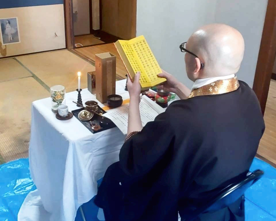 合同供養：廃棄のご希望で撤収したご遺品を、当社で供養します。